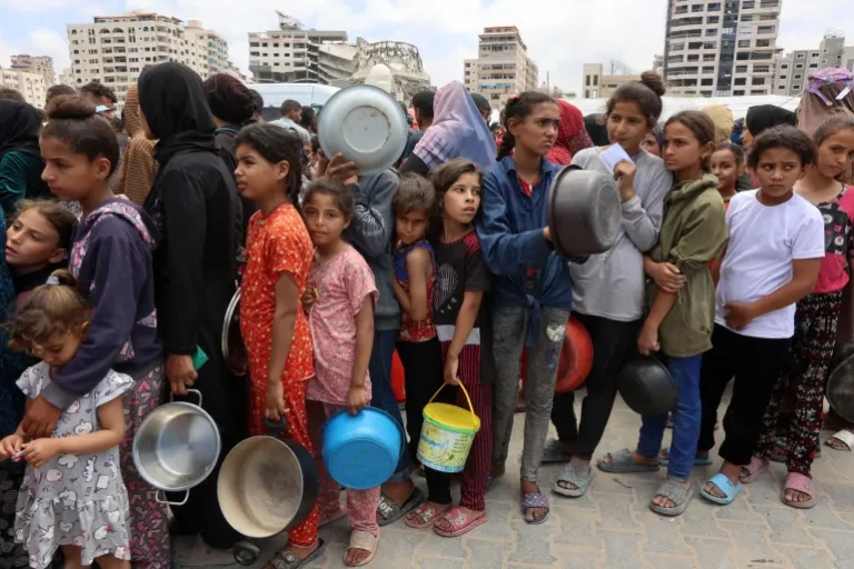 antri makanan di gaza