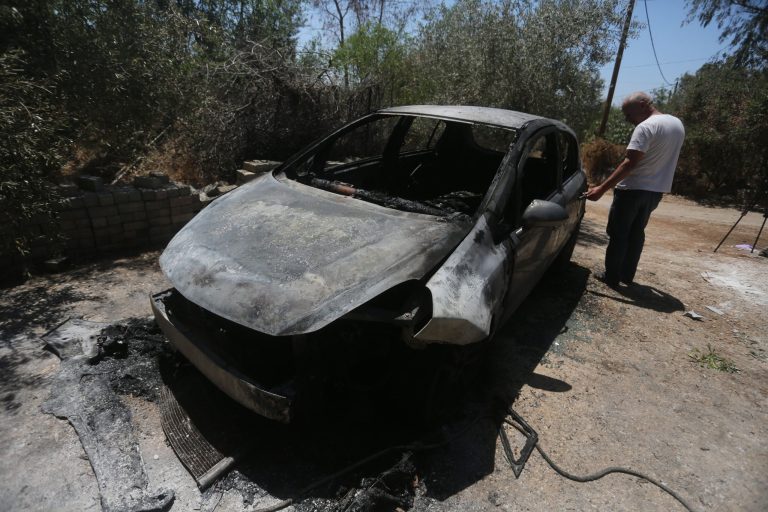 kendaran warga bruqin yang dibakar