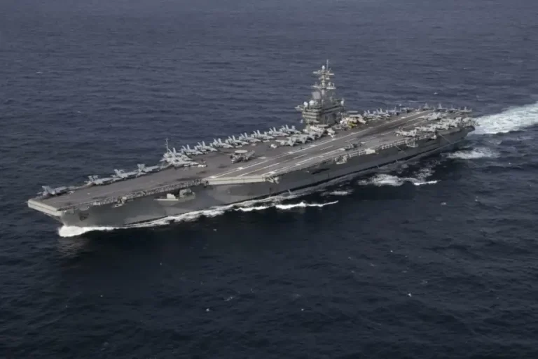 Nimitz-USS_Abraham_Lincoln_CVN-72_underway_in_the_Atlantic_Ocean_on_30_January_2019_190130-N-PW716-1312-e1561204033255