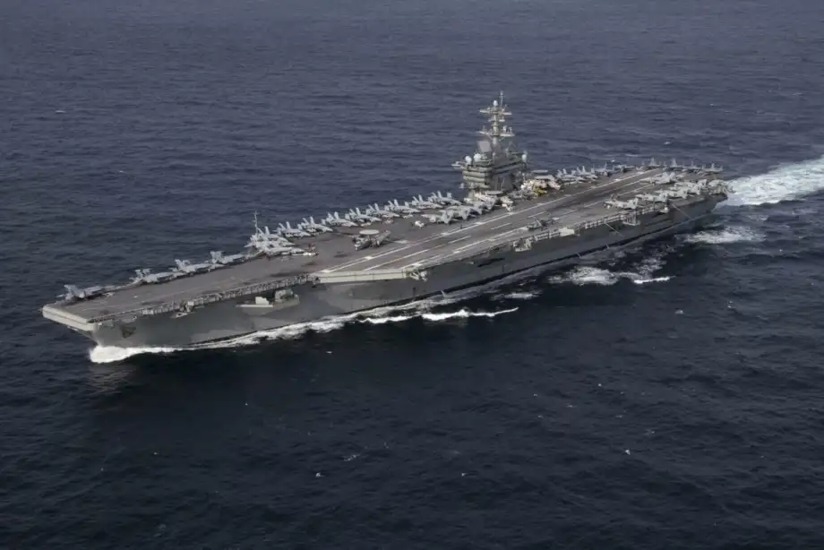 Nimitz-USS_Abraham_Lincoln_CVN-72_underway_in_the_Atlantic_Ocean_on_30_January_2019_190130-N-PW716-1312-e1561204033255