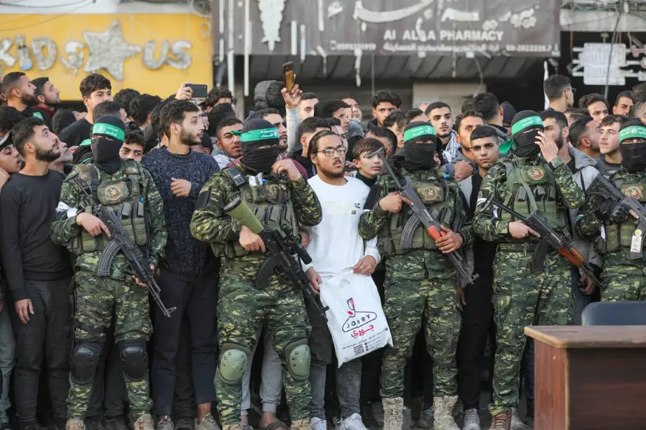AA-20250119-36799177-36799173-ALQASSAM_BRIGADES_HANDS_OVER_3_ISRAELI_CAPTIVES_TO_RED_CROSS