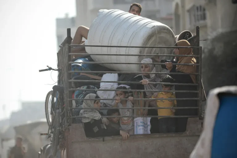 AA-20250826-38930865-38930847-PALESTINIANS_IN_NORTHERN_GAZA_ARE_ONCE_AGAIN_BEING_FORCED_TO_FLEE_UNDER_ISRAELI_ATTACKS-1